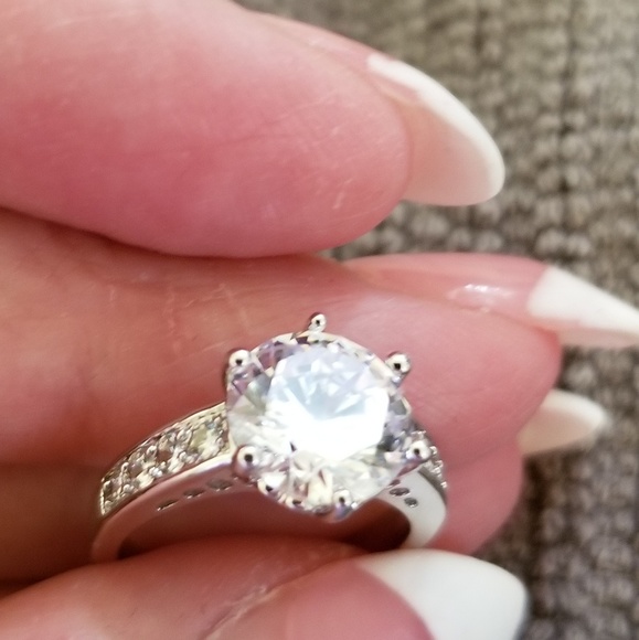 DIAMOND ENGAGEMENT RING - Picture 4 of 4